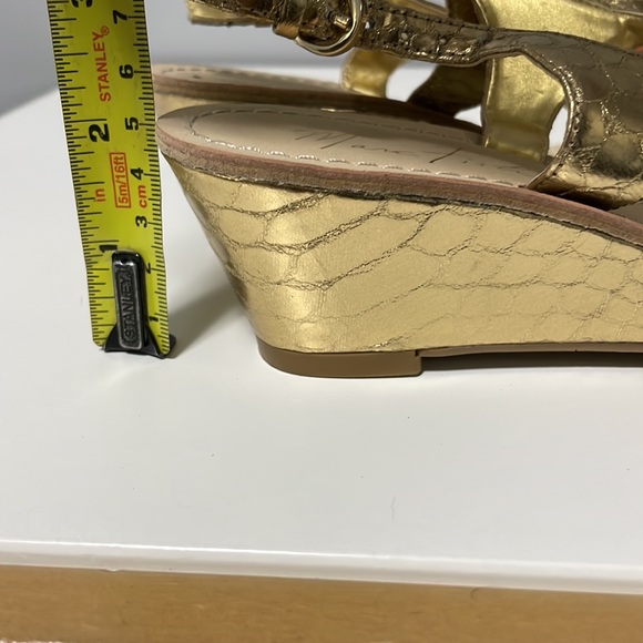 Marc Fisher Gold Wedge Sandal 7.5 - Picture 7 of 7